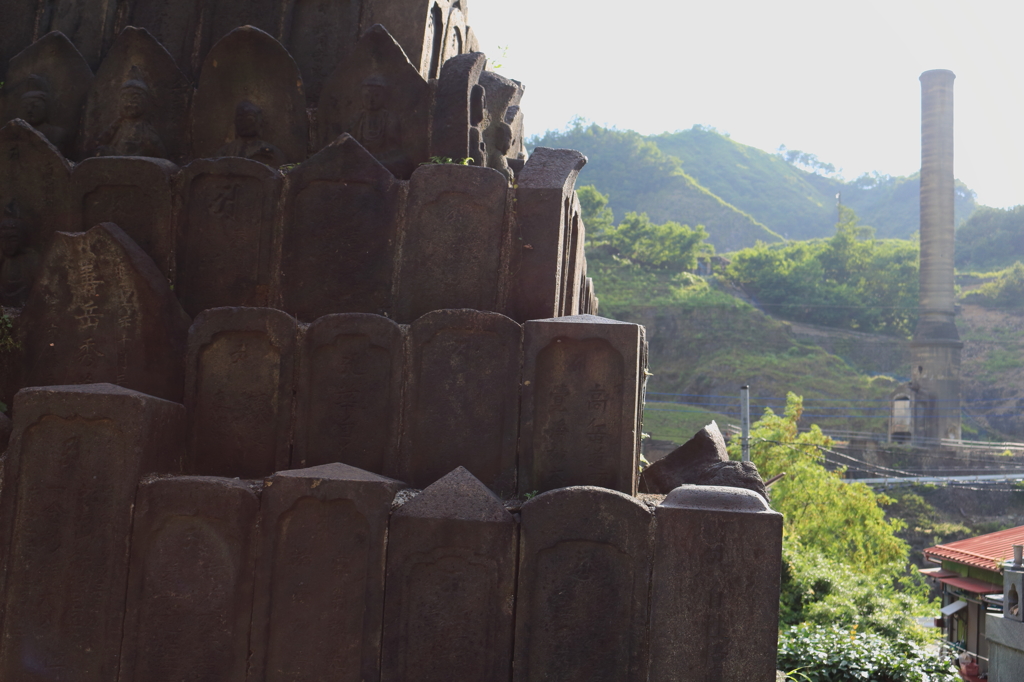 近代遺産と無縁仏塔