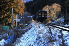 雪残る箱庭にて