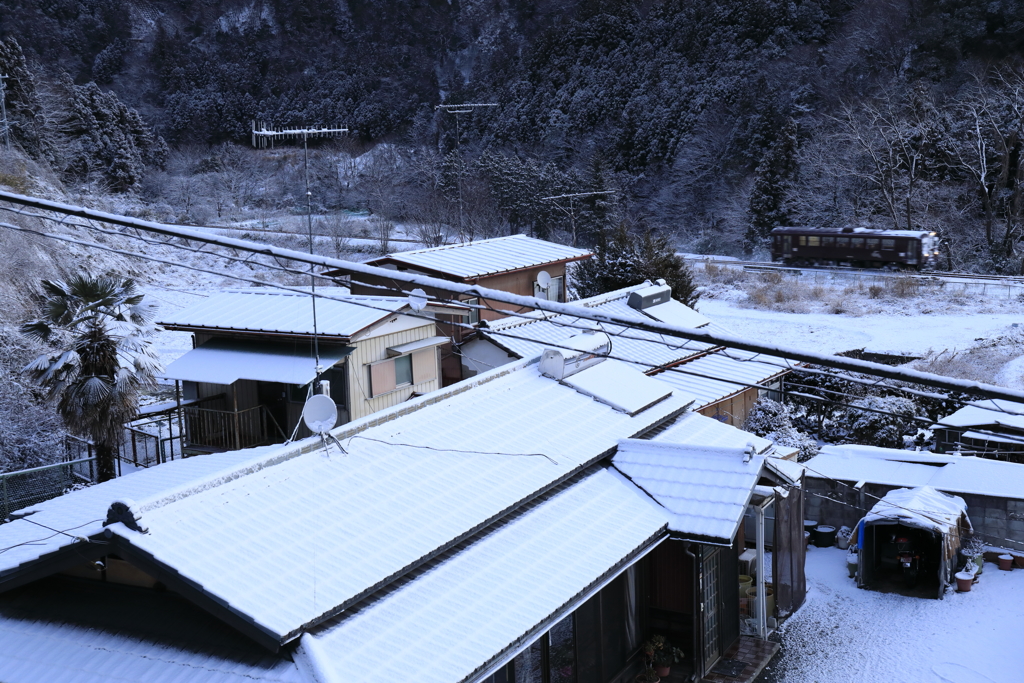 夜中に雪の降った日