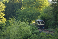 日陰りて