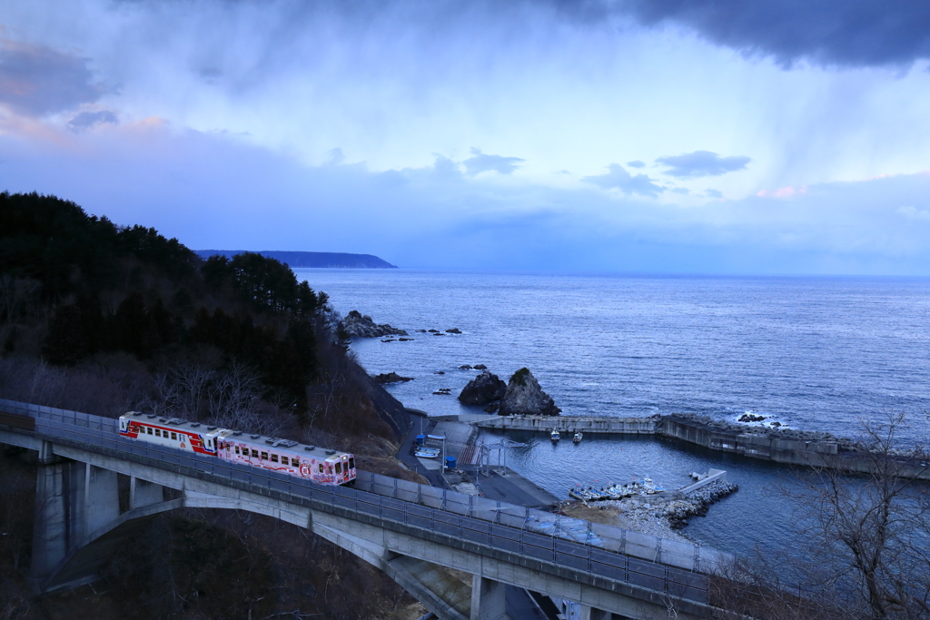 夕暮れ時の大沢橋梁