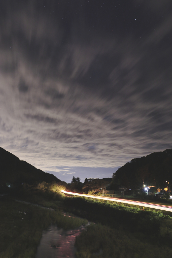 台風去りて秋の夜長に