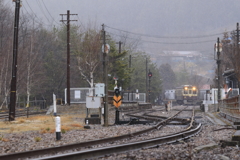 みぞれ降る足尾駅