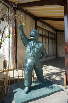 香取神社の中でも両さん