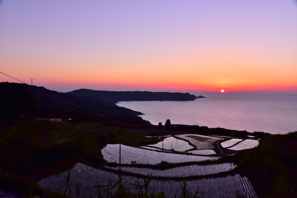 棚田から望む夕日