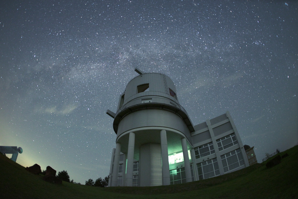 天文台にふりそそぐ星空③