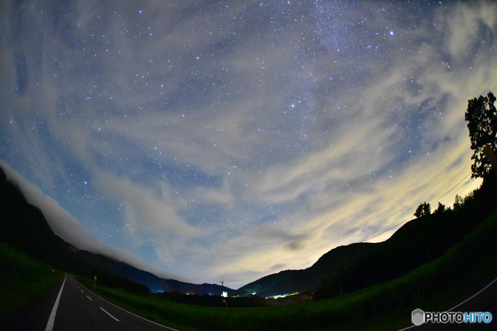 雲から覗く星空①