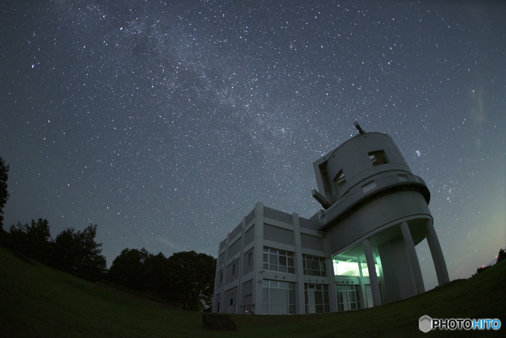 天文台にふりそそぐ星空④