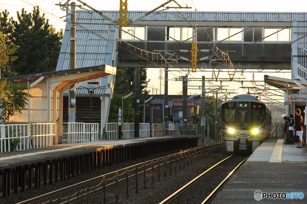 北陸本線小舞子駅　黄昏