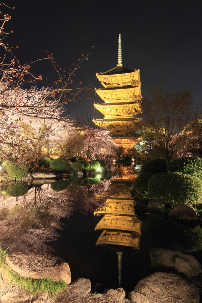 黄金の五重塔