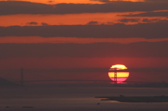 明石海峡に蕩ける夕日