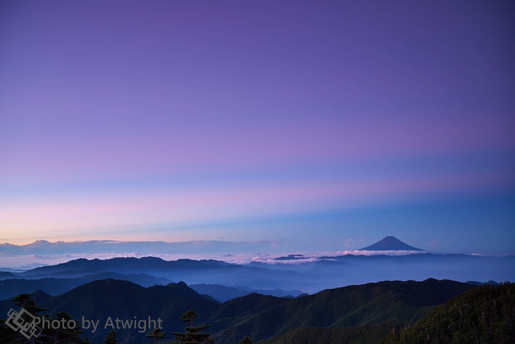 山頂の夜明け