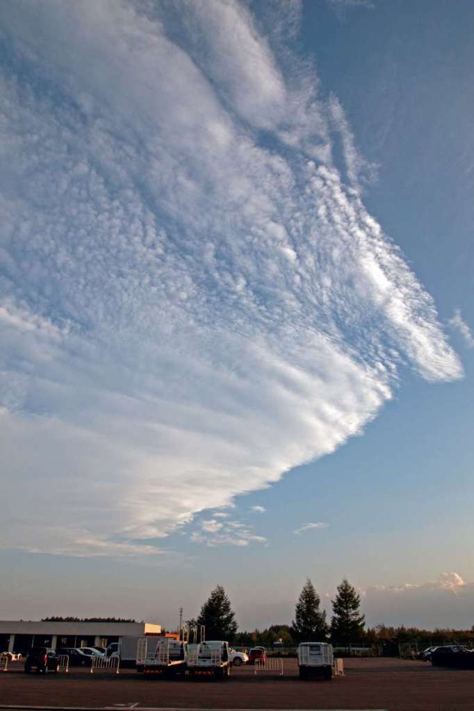 パドックからの空