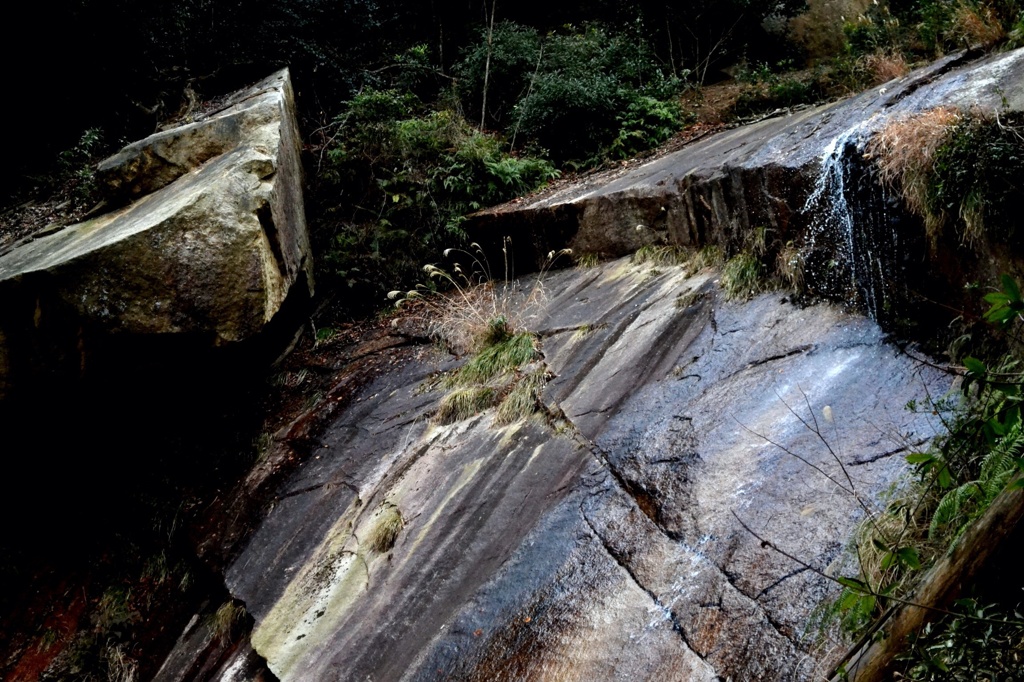白糸の滝と虹と