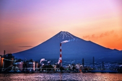 煙突のある風景 ～朝焼け～