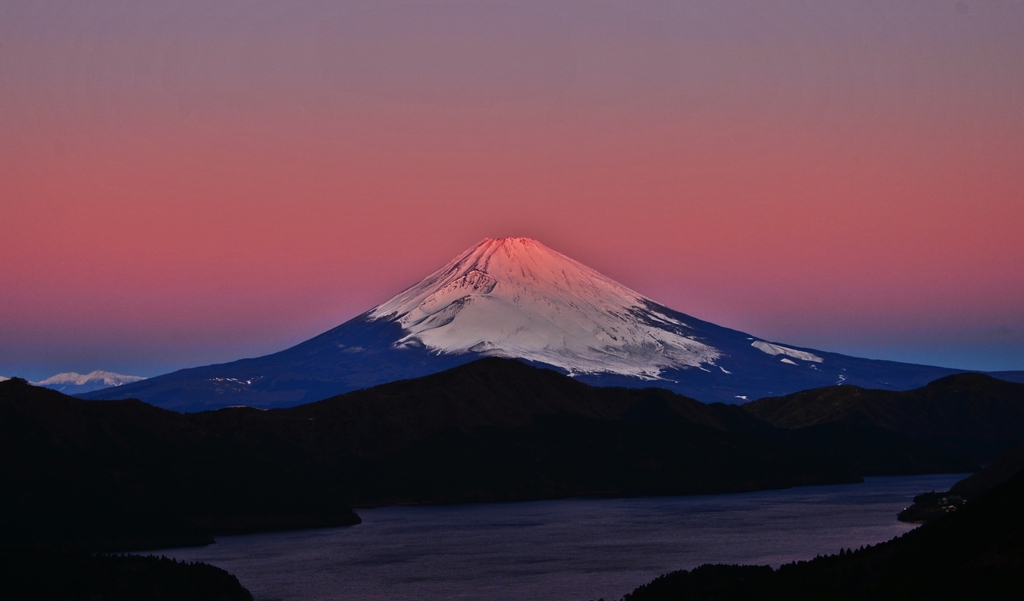 朝日の当たる山 ～2020新春～