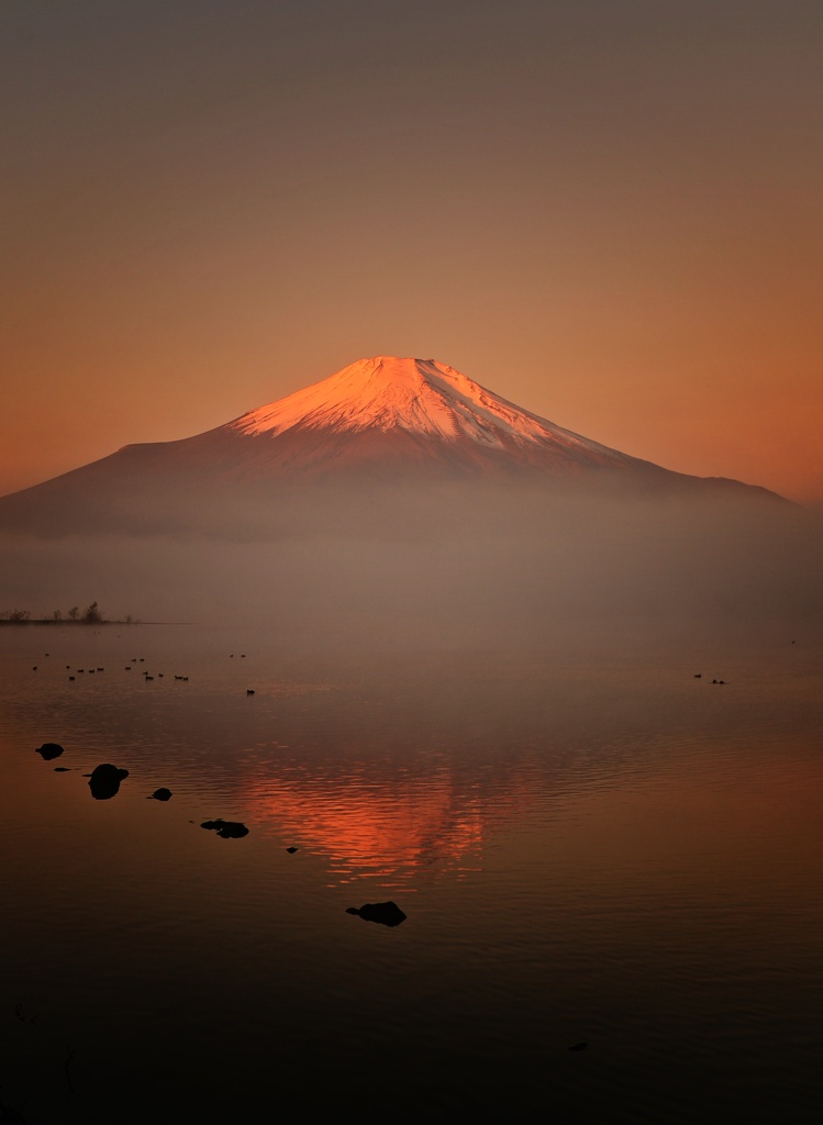 晩秋の朝ぼらけ ～紅富士～