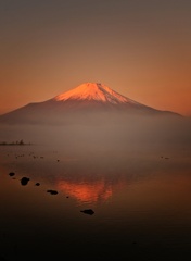 晩秋の朝ぼらけ ～紅富士～