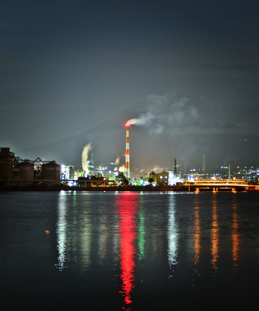 煙突のある風景　～田子の浦～