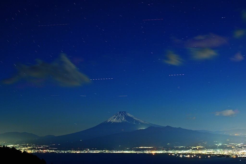 月夜の晩に・・・富士を望む