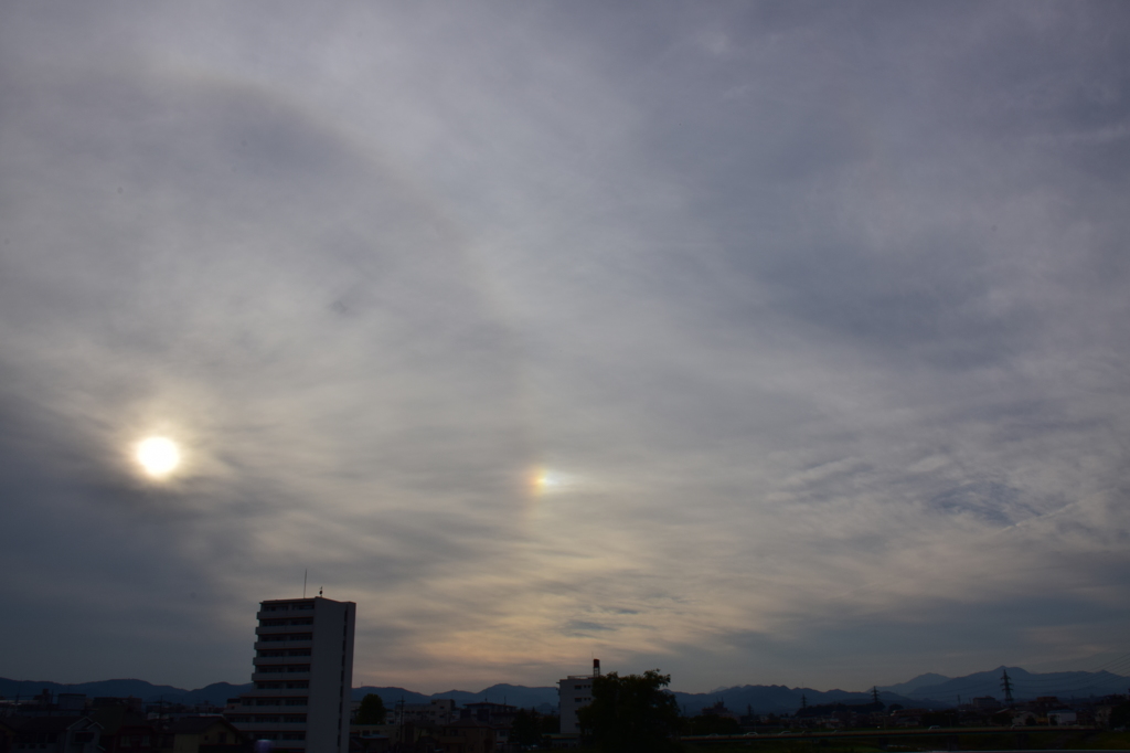 太陽を囲む虹