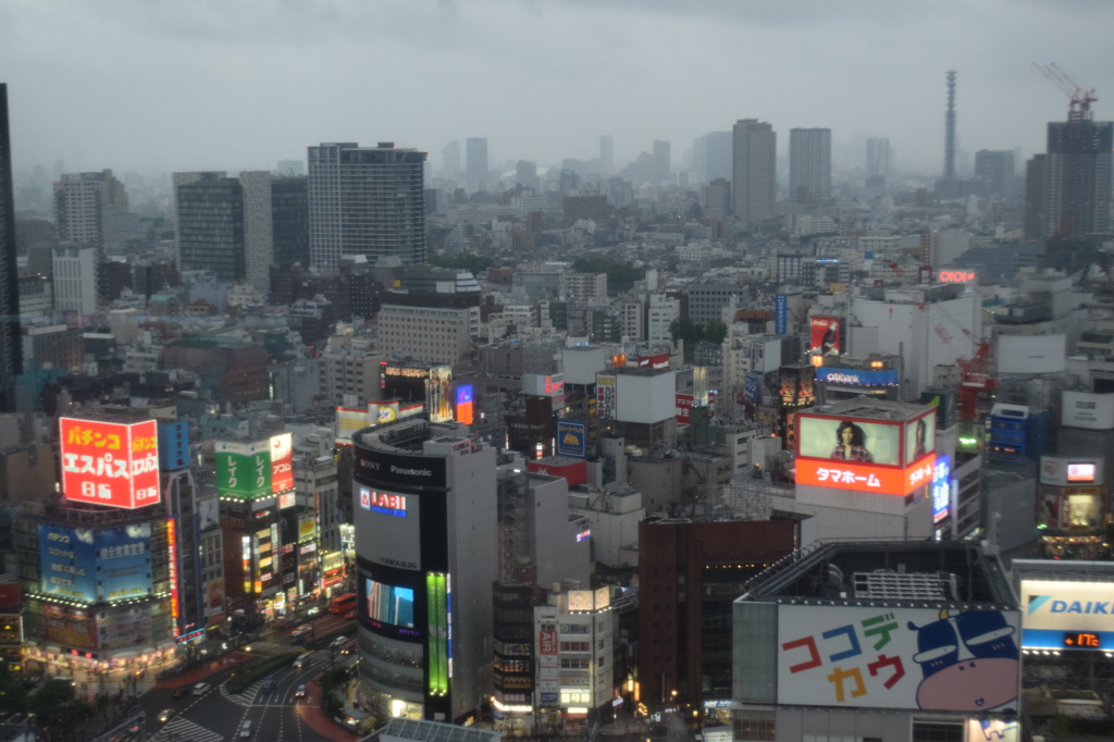雨の新宿