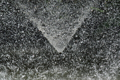 噴水の先に見える噴水