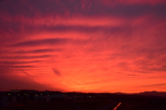 波打つ赤い空