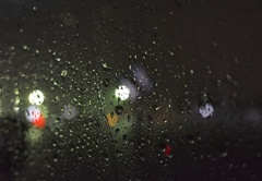 大雨のため駐車場で雨宿り