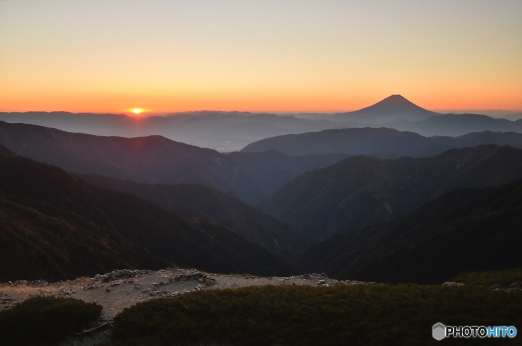 夜明けの富士山