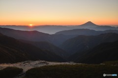 夜明けの富士山