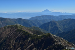 北岳山頂より