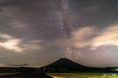 夜の羊蹄山１