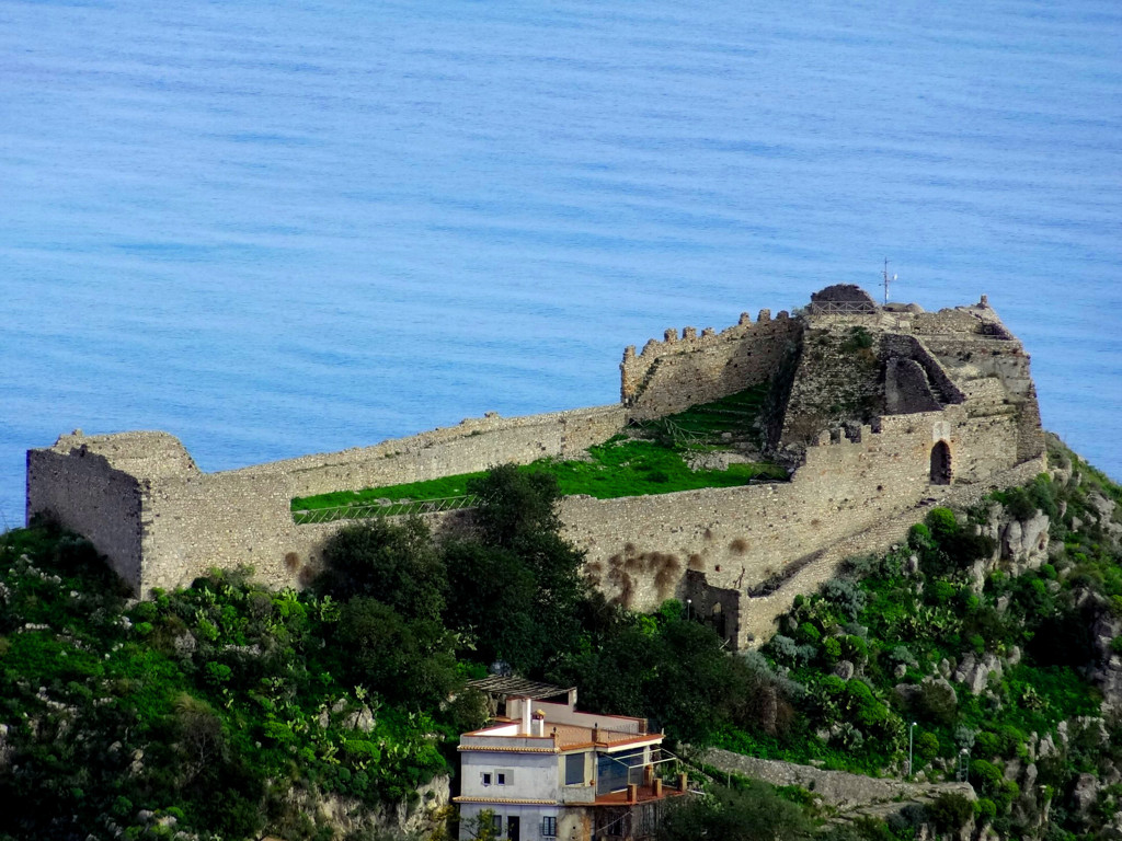 カステルモーラ　Italy Sicily
