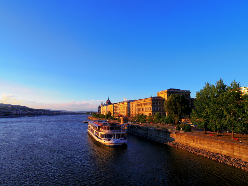 ドナウ河岸の夕景　Budapest