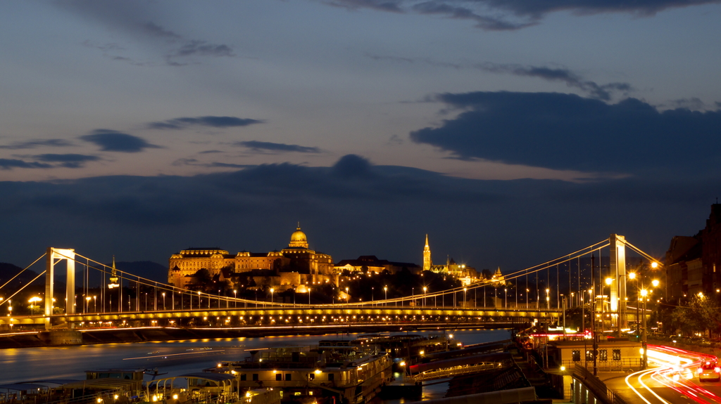 ドナウ河岸　夜景　Budapest