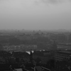 朝の街並み　モノクロ