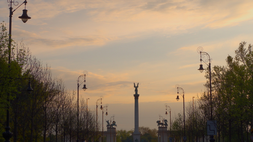 アンドラーシ通りより　Budapest