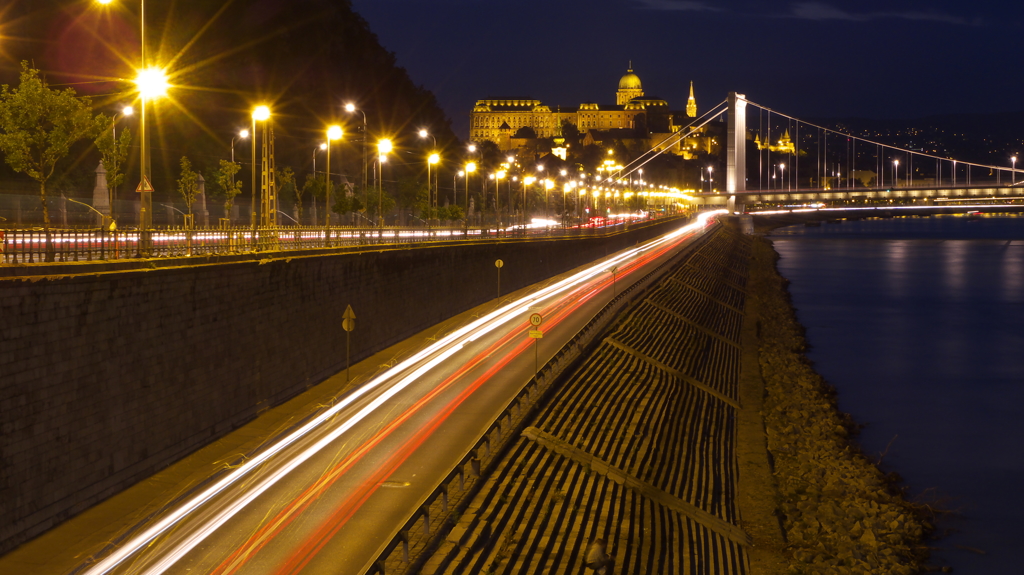 ドナウ河岸　夜景　Budapest