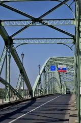 国境に架かる橋