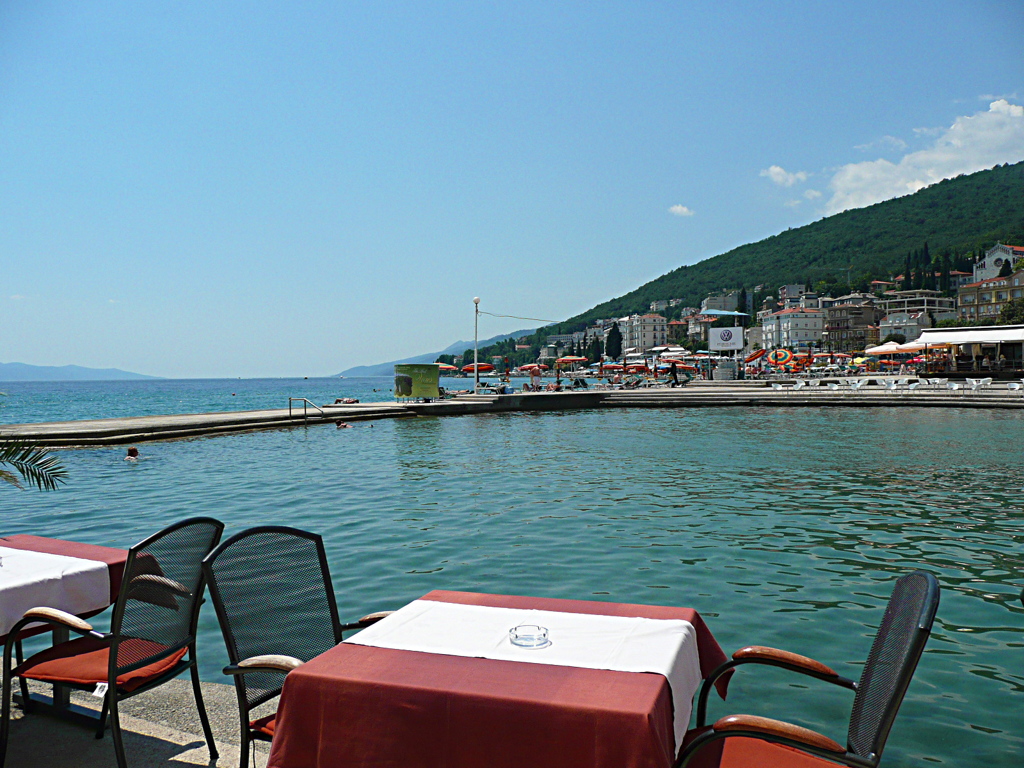 海沿いのレストランからの眺め　Croatia Opatia