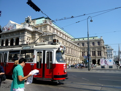 トラムとオペラ座　Austria Wien