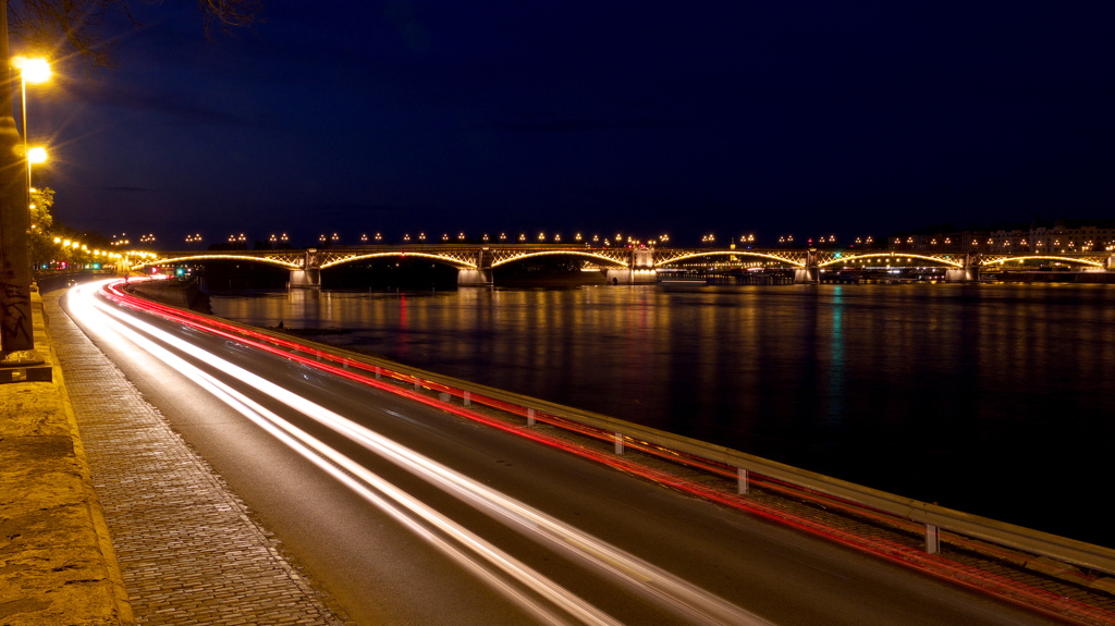 ドナウ河岸　マルギット橋　夜景　Budapest