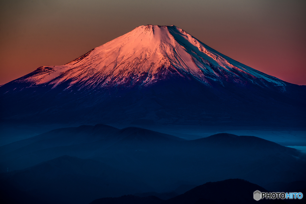 紅く　富士山