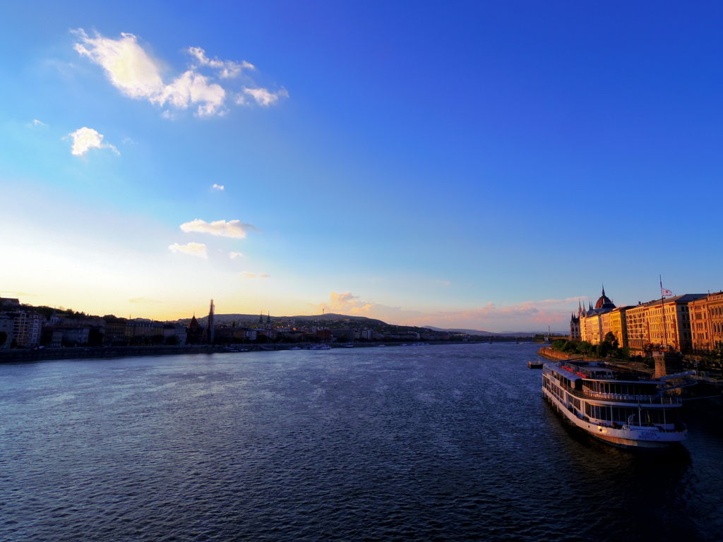 ドナウ河岸夕焼け　 Budapest