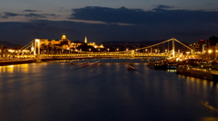 ドナウ河岸　夜景　Budapest