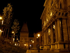 世界遺産　中央市場　夜景　Budapest