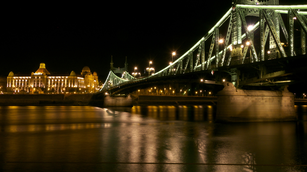自由橋　夜景　Budapest