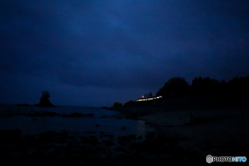 雨晴海岸と氷見線