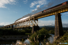 一ノ戸橋梁と光輝く蒸気機関車